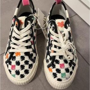 2.5. ZARA KIDS SNEAKER Size 34